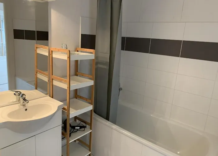 Proche Avec Parking Et Balcon - Fr-1-482-102 福尔马翁普拉日