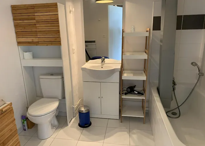 Proche Avec Parking Et Balcon - Fr-1-482-102 公寓