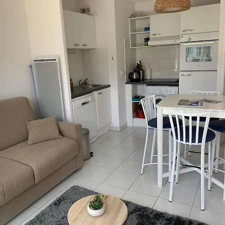 شقة Proche Avec Parking Et Balcon - Fr-1-482-102 *